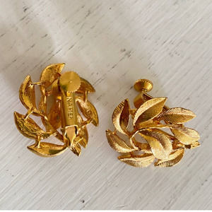 Vtg Costume Jewelry Clip on Earrings  Marked Napier Golden